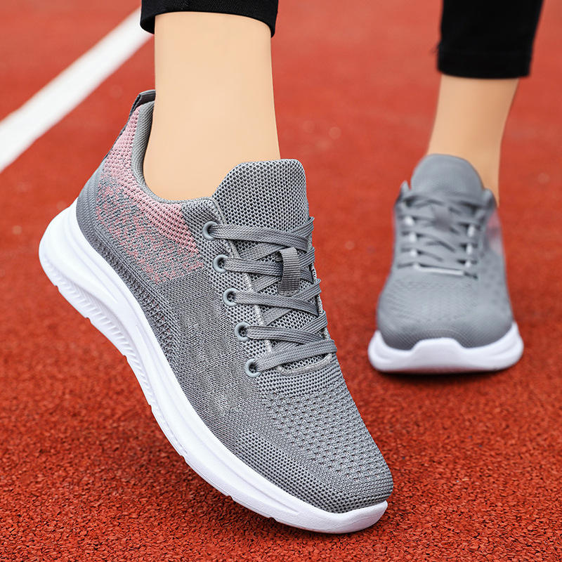 New Lightweight Fashionable Solid Color Casual Mesh Running Shoes